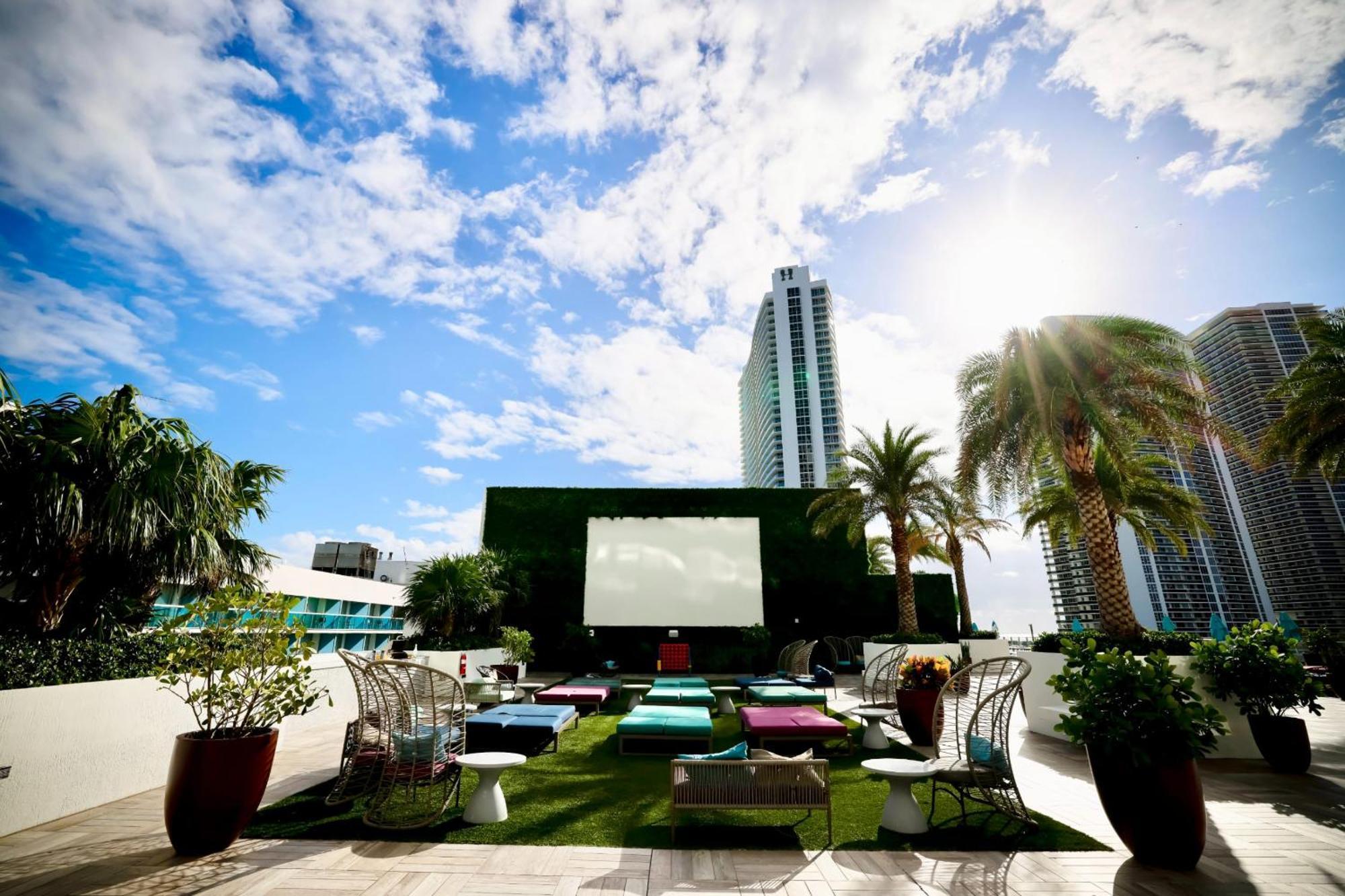 Diamond In The Sky Villa Hollywood Exterior photo