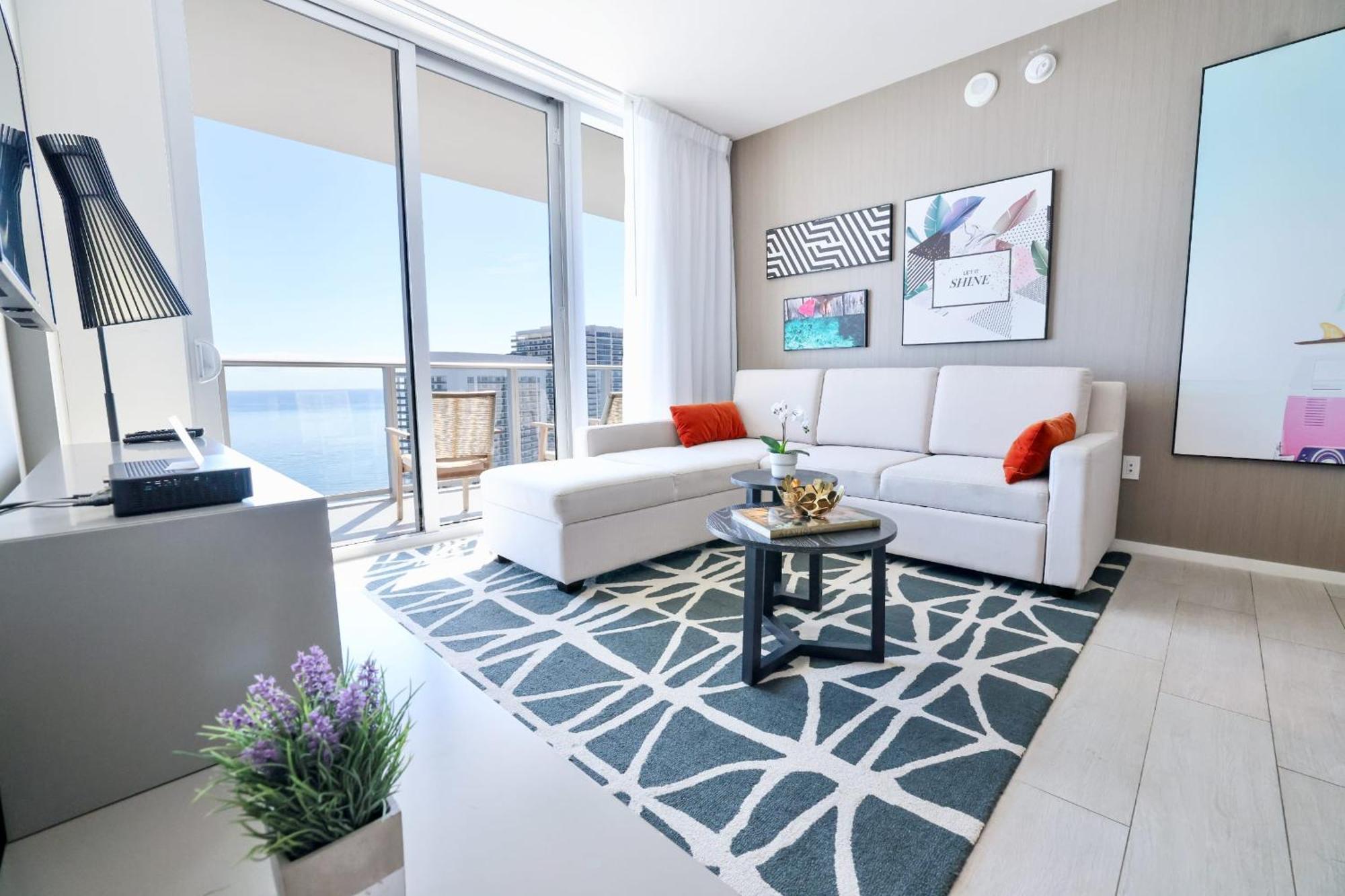 Diamond In The Sky Villa Hollywood Exterior photo
